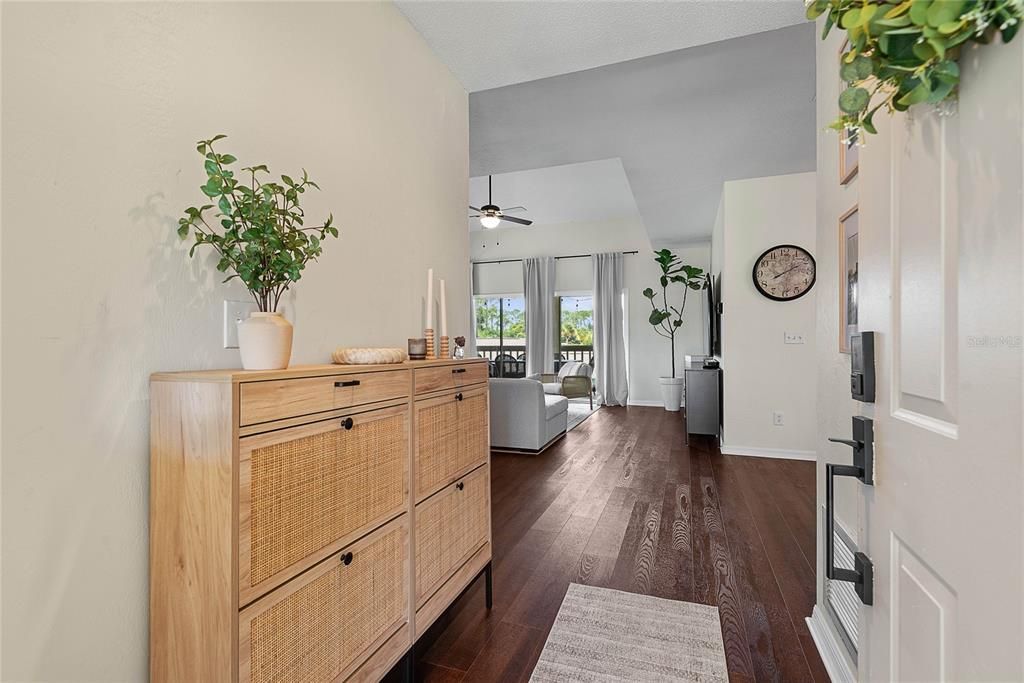 На продажу: $285,000 (2 спален, 2 ванн, 1300 Квадратных фут)