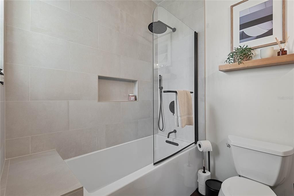 На продажу: $285,000 (2 спален, 2 ванн, 1300 Квадратных фут)