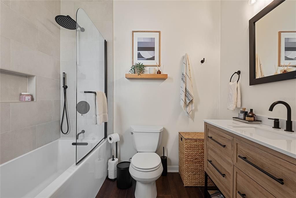 На продажу: $285,000 (2 спален, 2 ванн, 1300 Квадратных фут)