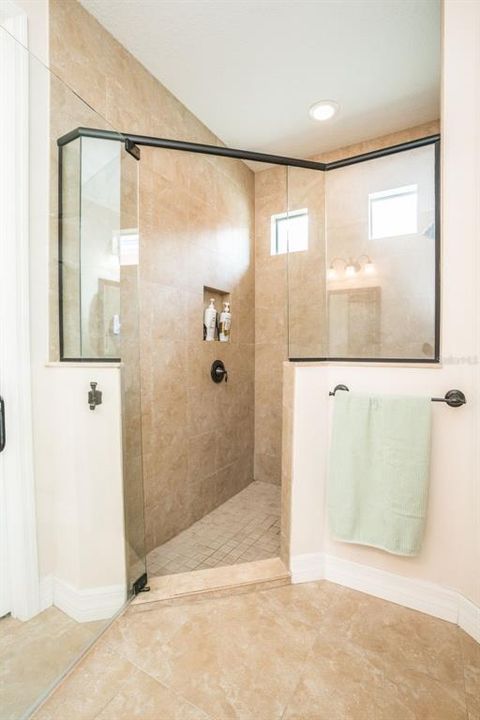 For Sale: $750,000 (3 beds, 3 baths, 2024 Square Feet)