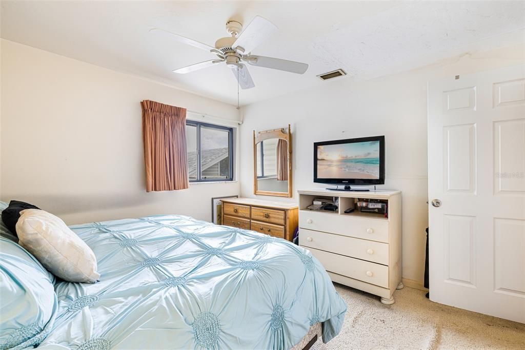 For Sale: $189,000 (2 beds, 2 baths, 1214 Square Feet)