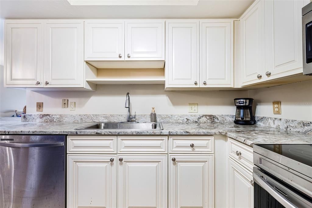 For Sale: $189,000 (2 beds, 2 baths, 1214 Square Feet)