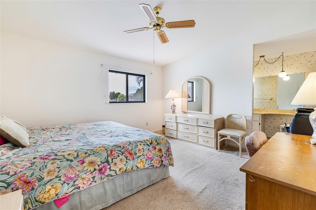 For Sale: $189,000 (2 beds, 2 baths, 1214 Square Feet)