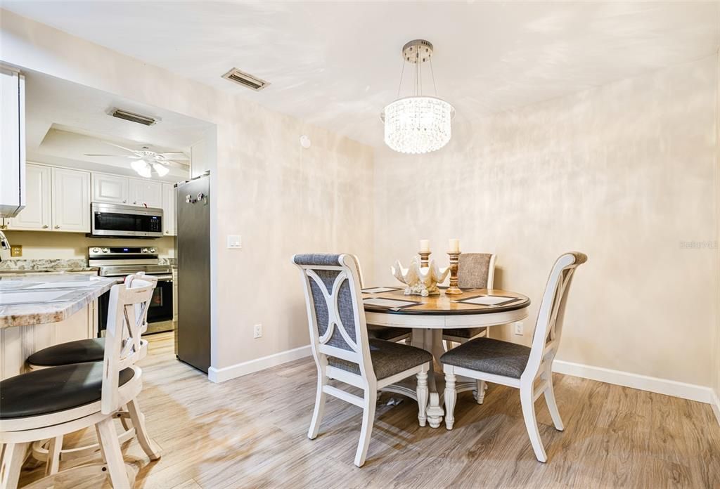 For Sale: $189,000 (2 beds, 2 baths, 1214 Square Feet)