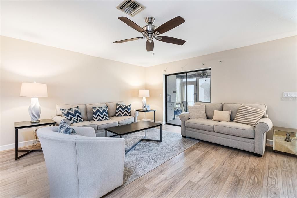 For Sale: $189,000 (2 beds, 2 baths, 1214 Square Feet)