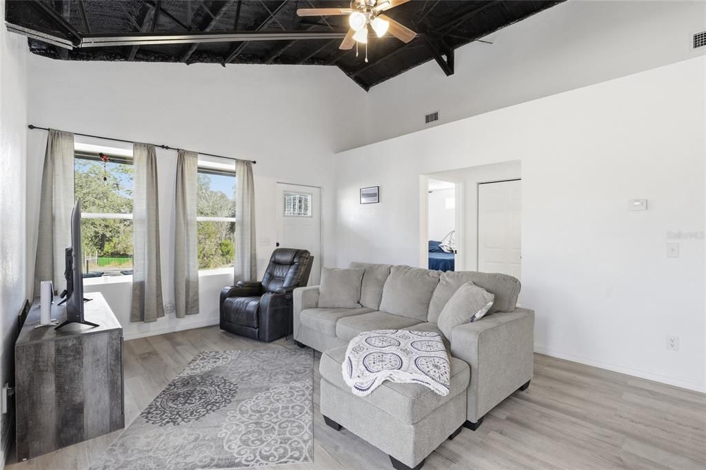 For Sale: $324,900 (2 beds, 2 baths, 1400 Square Feet)