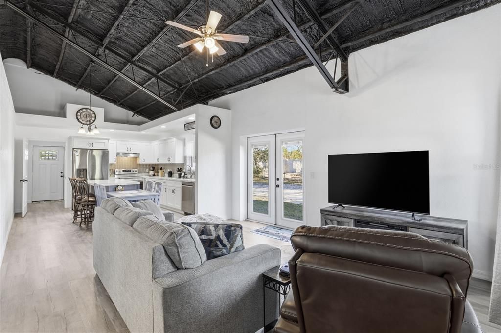 For Sale: $324,900 (2 beds, 2 baths, 1400 Square Feet)