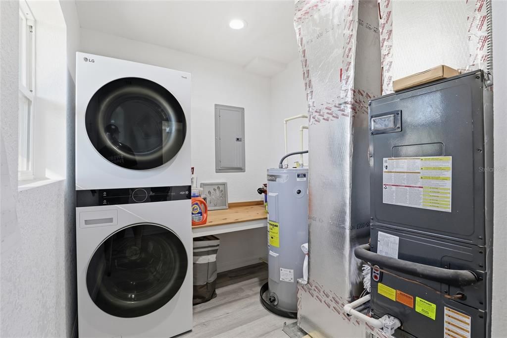 For Sale: $324,900 (2 beds, 2 baths, 1400 Square Feet)