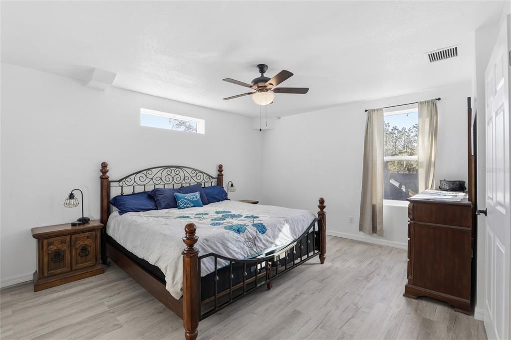 For Sale: $324,900 (2 beds, 2 baths, 1400 Square Feet)