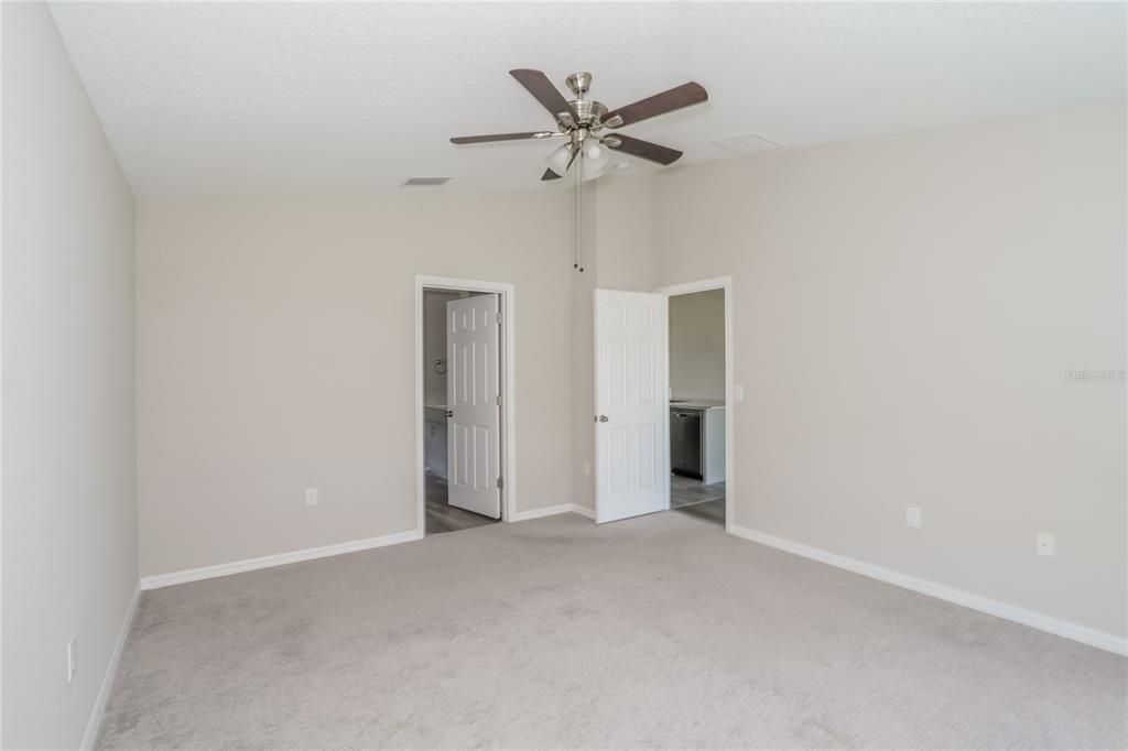 En Renta: $2,475 (4 camas, 2 baños, 1737 Pies cuadrados)