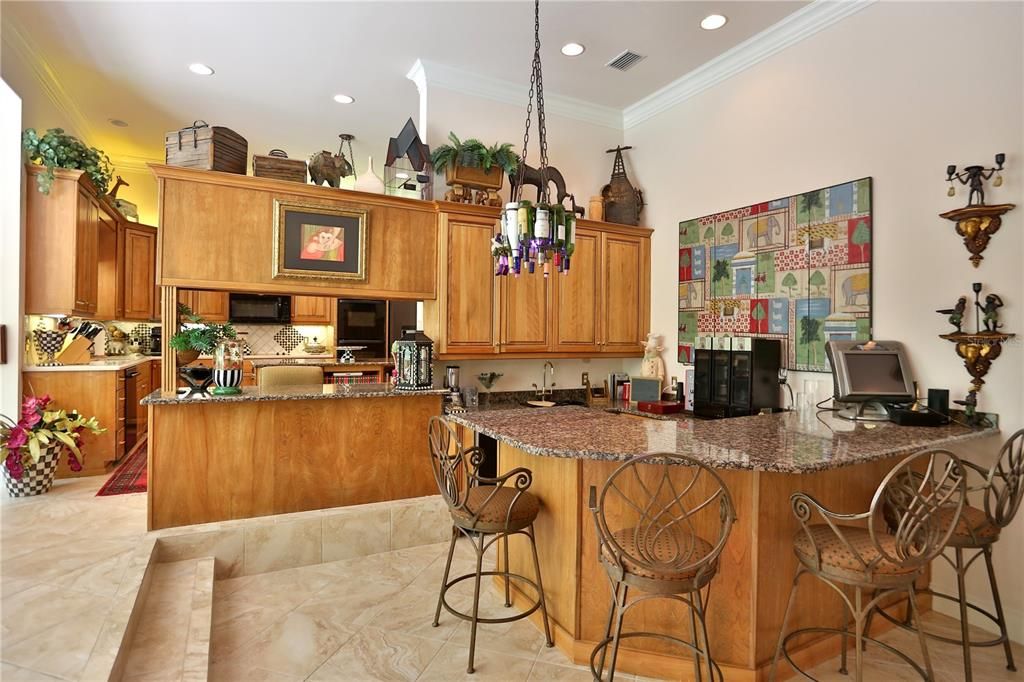 待售: $1,599,000 (4 贝兹, 4 浴室, 5821 平方英尺)