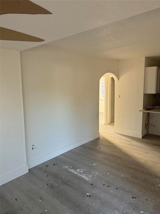 待售: $235,000 (4 贝兹, 2 浴室, 1256 平方英尺)