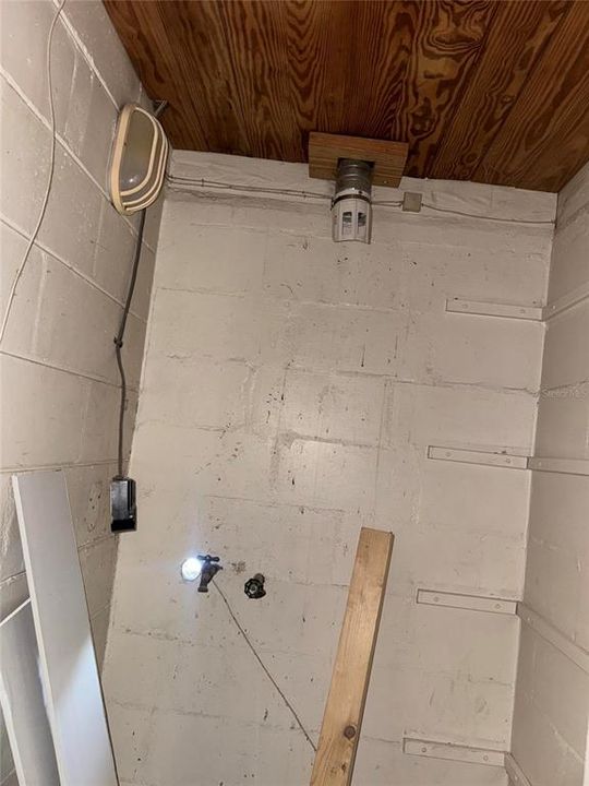 待售: $235,000 (4 贝兹, 2 浴室, 1256 平方英尺)