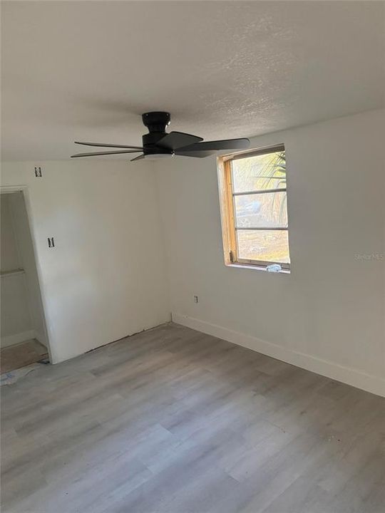 待售: $235,000 (4 贝兹, 2 浴室, 1256 平方英尺)