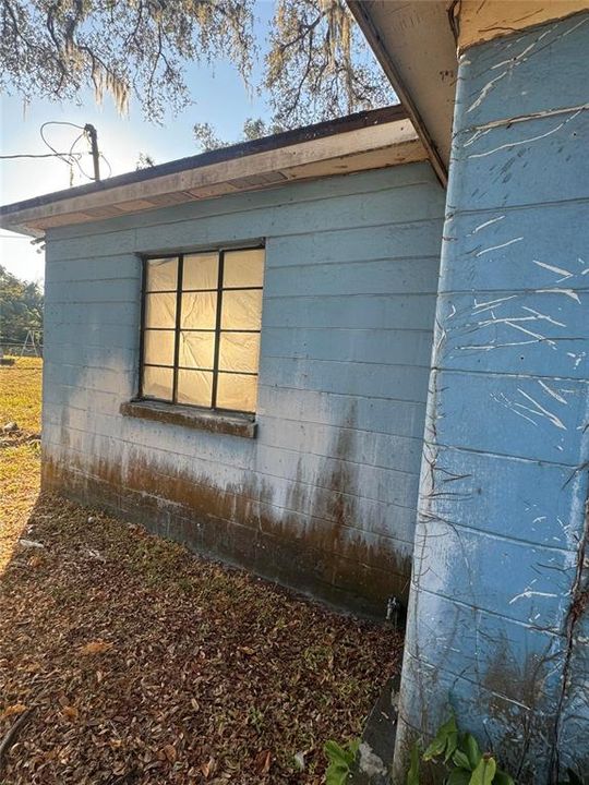 待售: $235,000 (4 贝兹, 2 浴室, 1256 平方英尺)