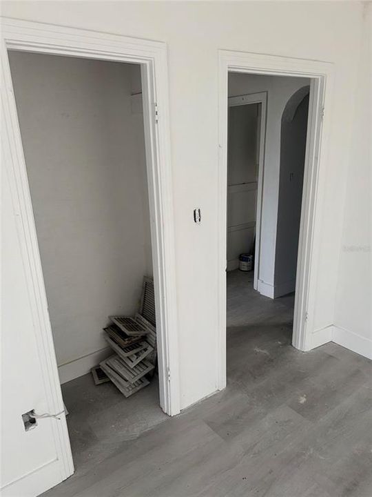 待售: $235,000 (4 贝兹, 2 浴室, 1256 平方英尺)