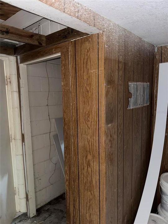 待售: $235,000 (4 贝兹, 2 浴室, 1256 平方英尺)