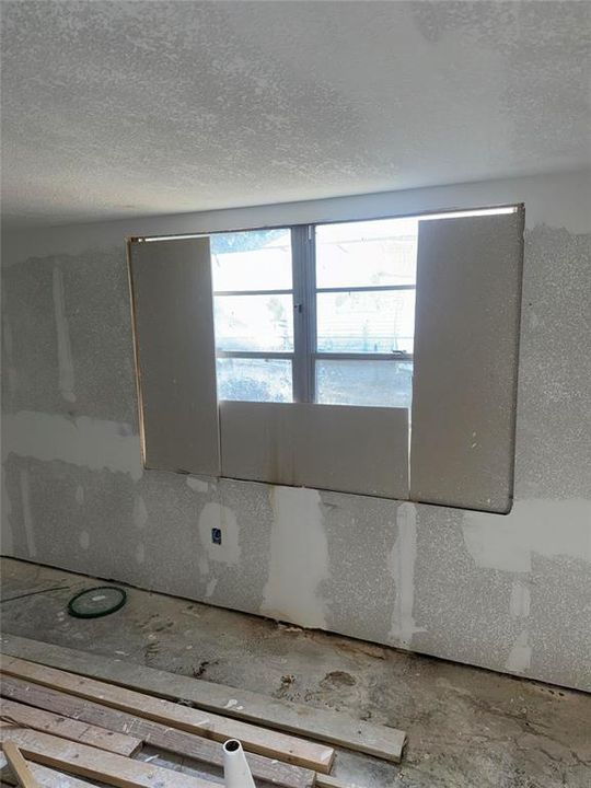 待售: $235,000 (4 贝兹, 2 浴室, 1256 平方英尺)