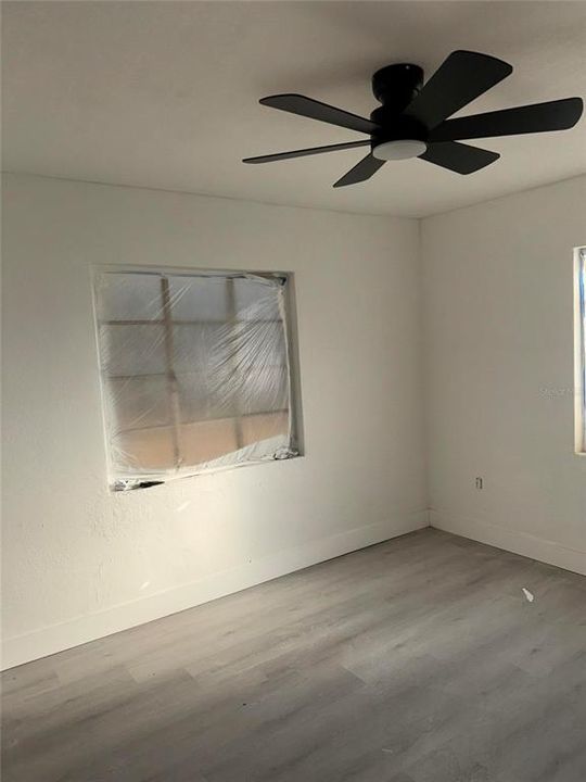 待售: $235,000 (4 贝兹, 2 浴室, 1256 平方英尺)