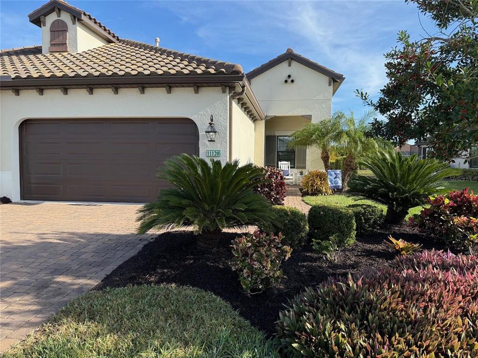 For Sale: $405,000 (2 beds, 2 baths, 1632 Square Feet)