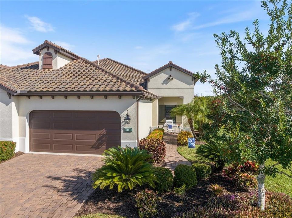 For Sale: $405,000 (2 beds, 2 baths, 1632 Square Feet)