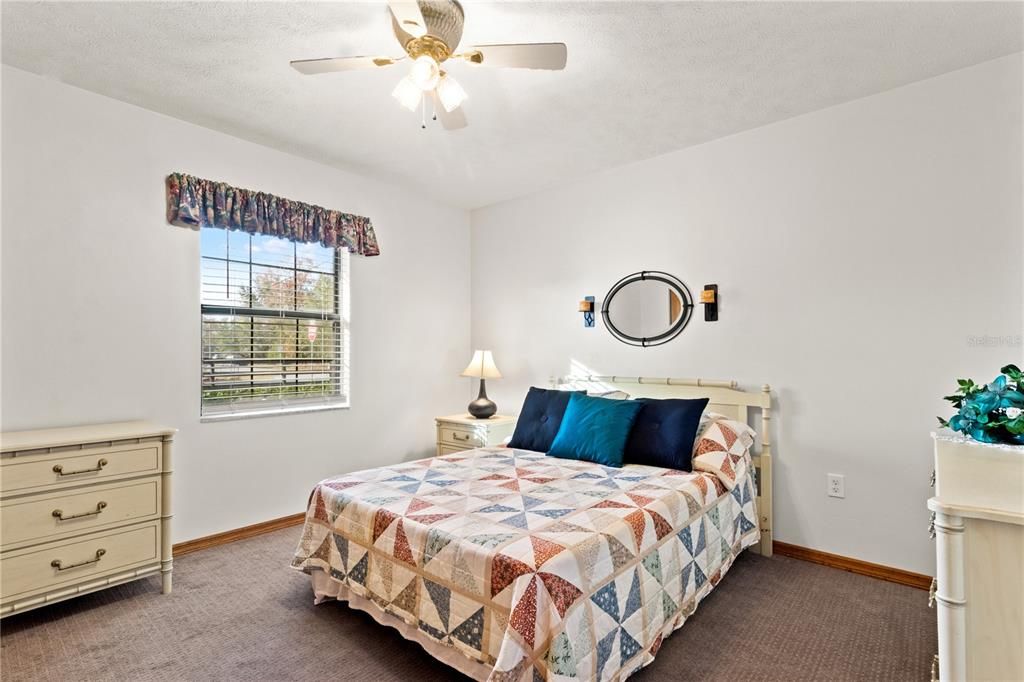 待售: $237,000 (3 贝兹, 2 浴室, 1212 平方英尺)