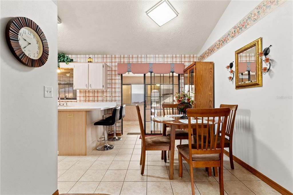 待售: $237,000 (3 贝兹, 2 浴室, 1212 平方英尺)