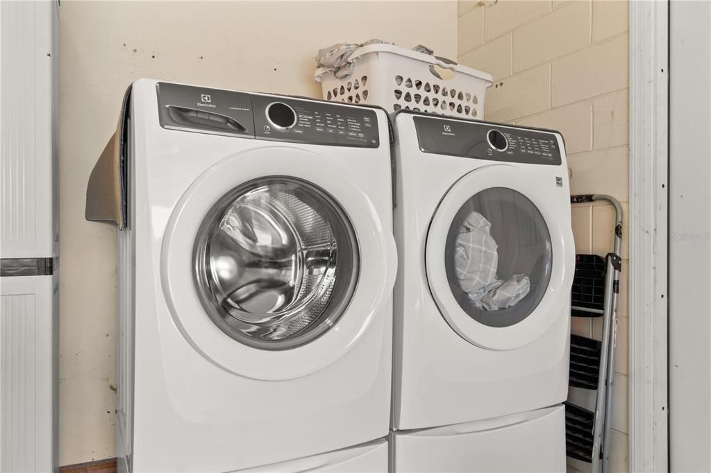 待售: $237,000 (3 贝兹, 2 浴室, 1212 平方英尺)