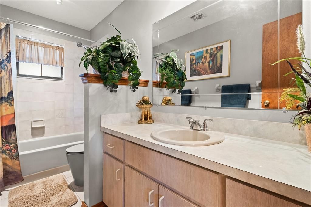 待售: $237,000 (3 贝兹, 2 浴室, 1212 平方英尺)