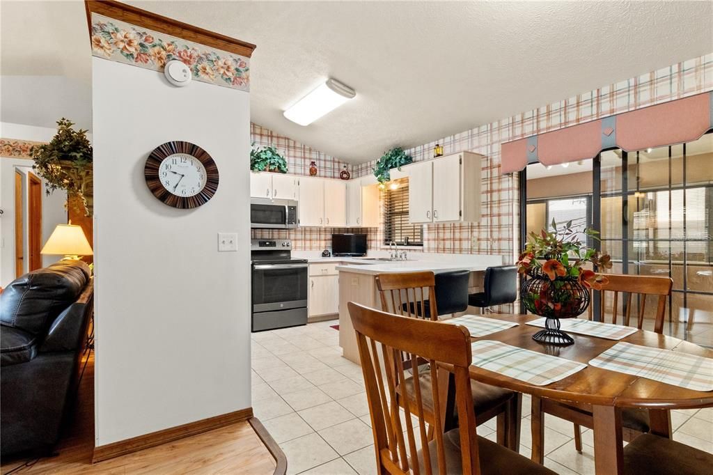 待售: $237,000 (3 贝兹, 2 浴室, 1212 平方英尺)