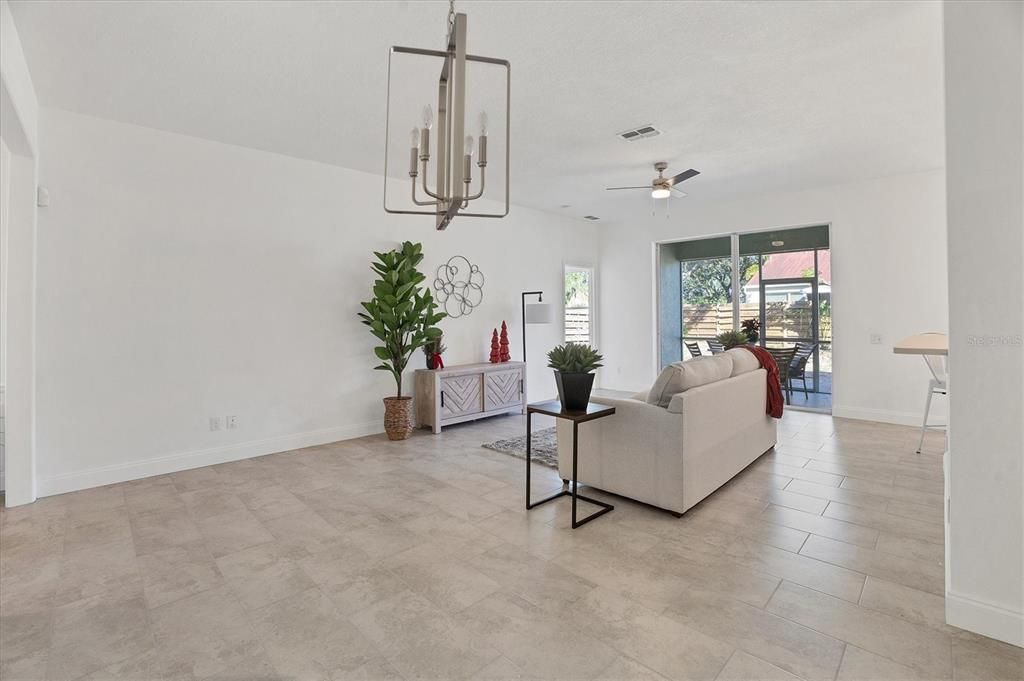 En Venta: $410,000 (3 camas, 2 baños, 1544 Pies cuadrados)