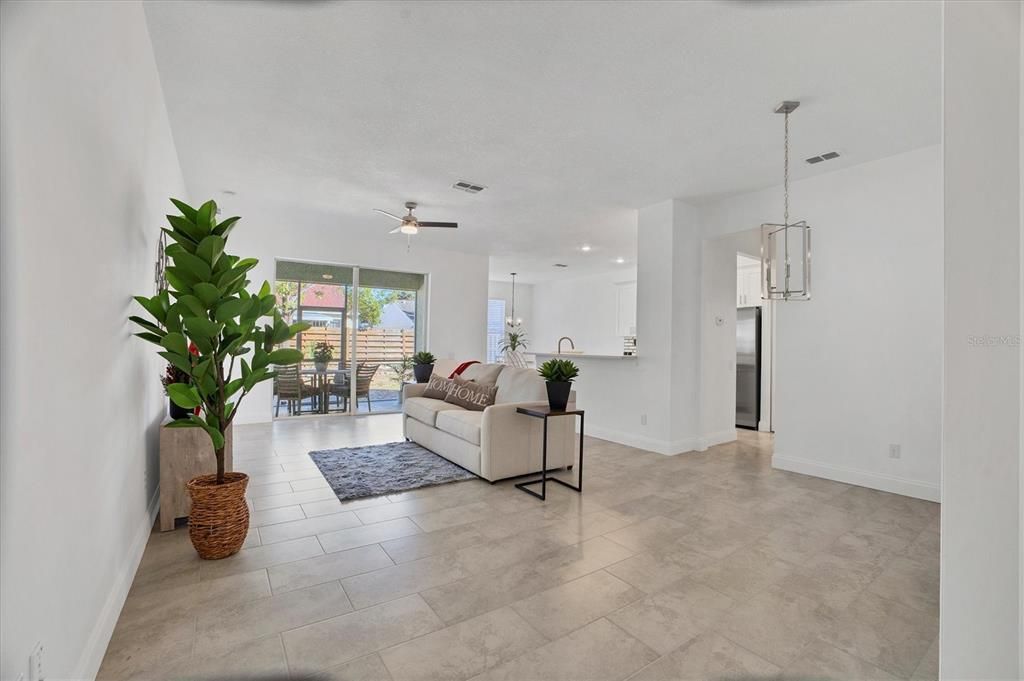 En Venta: $410,000 (3 camas, 2 baños, 1544 Pies cuadrados)