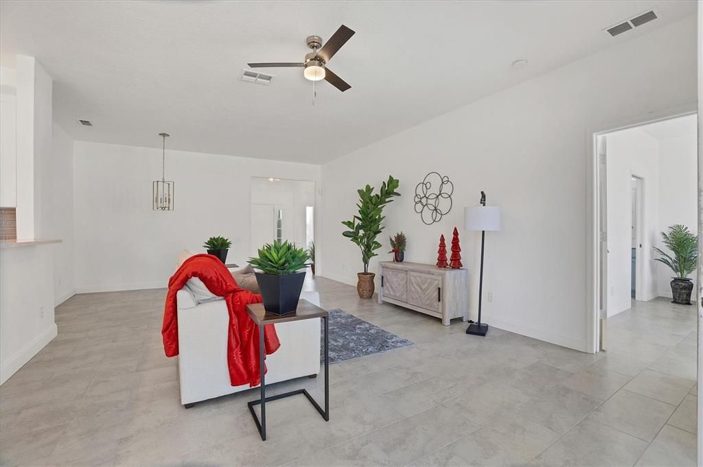 En Venta: $410,000 (3 camas, 2 baños, 1544 Pies cuadrados)