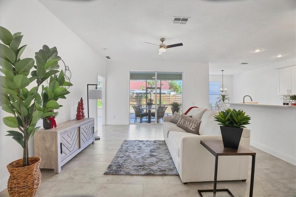 En Venta: $410,000 (3 camas, 2 baños, 1544 Pies cuadrados)