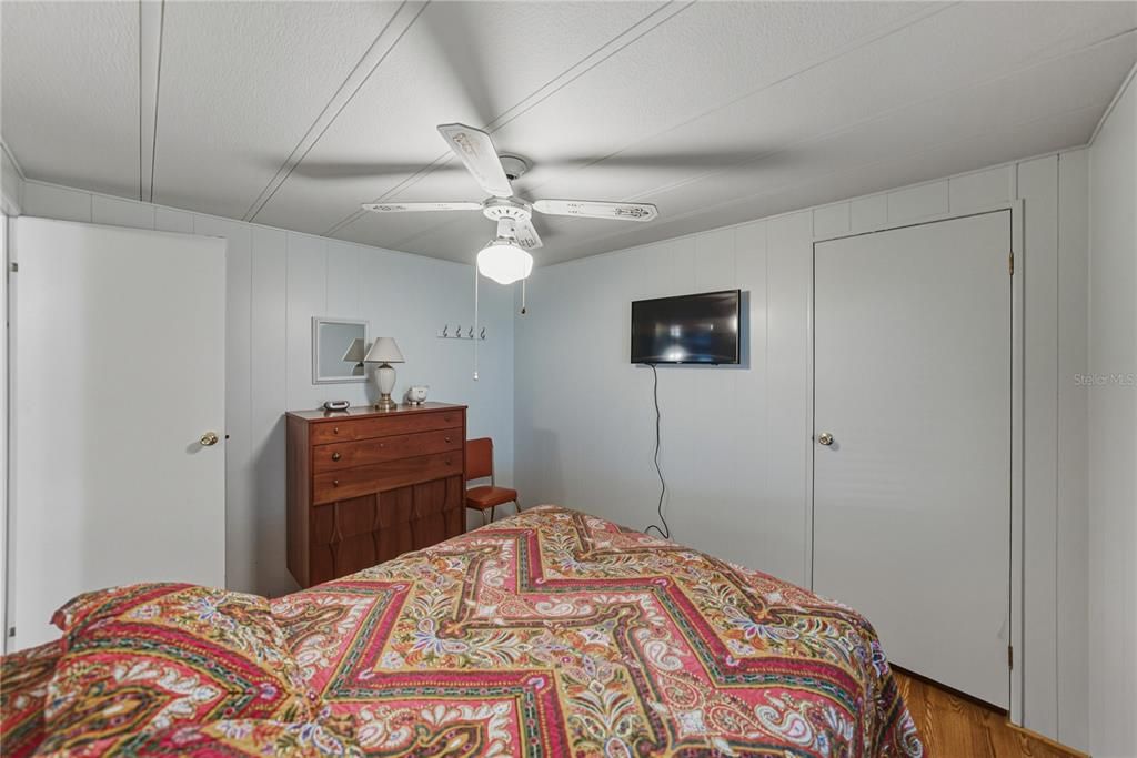 合同活跃: $114,900 (2 贝兹, 2 浴室, 840 平方英尺)