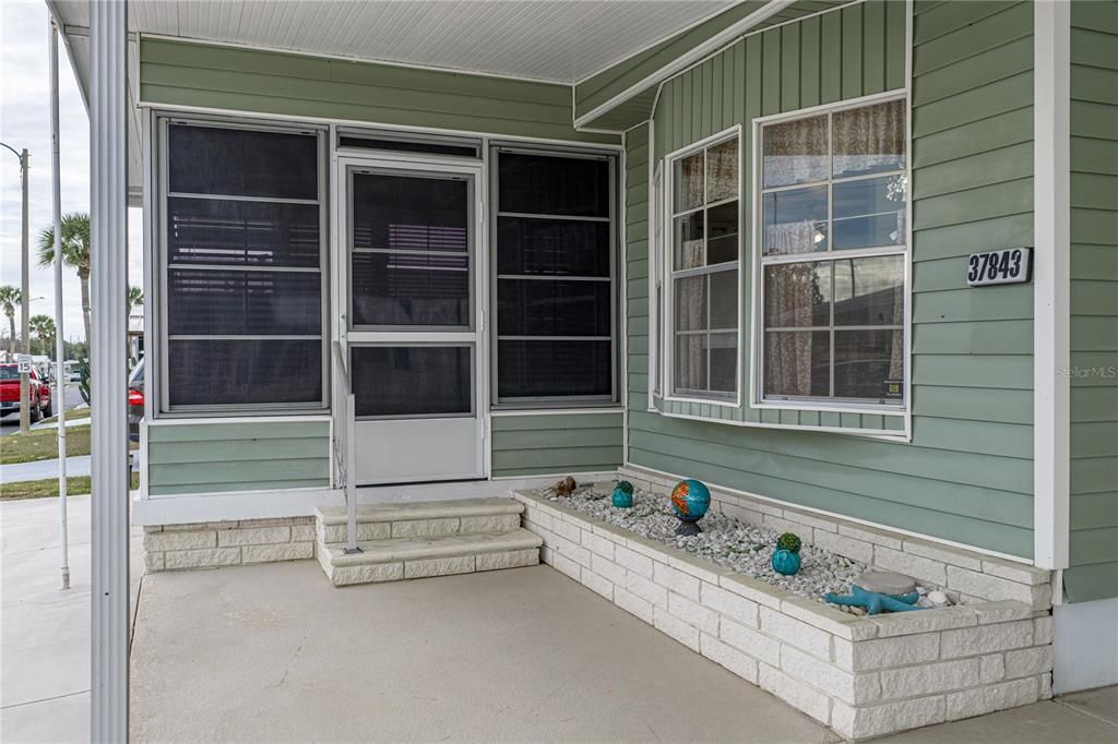 合同活跃: $114,900 (2 贝兹, 2 浴室, 840 平方英尺)