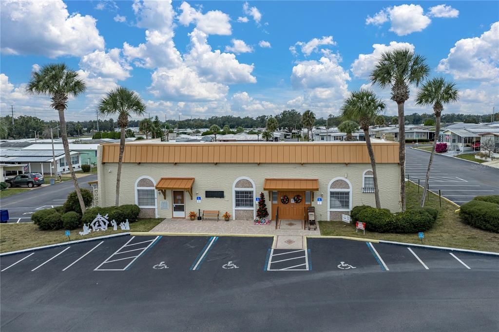 合同活跃: $114,900 (2 贝兹, 2 浴室, 840 平方英尺)