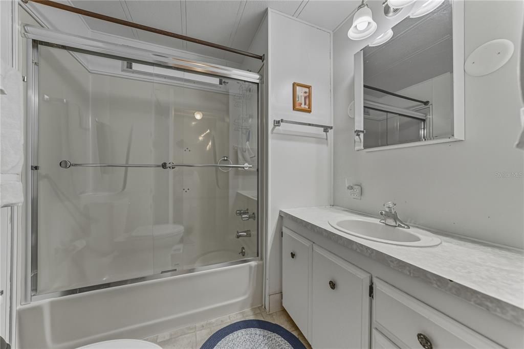 合同活跃: $114,900 (2 贝兹, 2 浴室, 840 平方英尺)