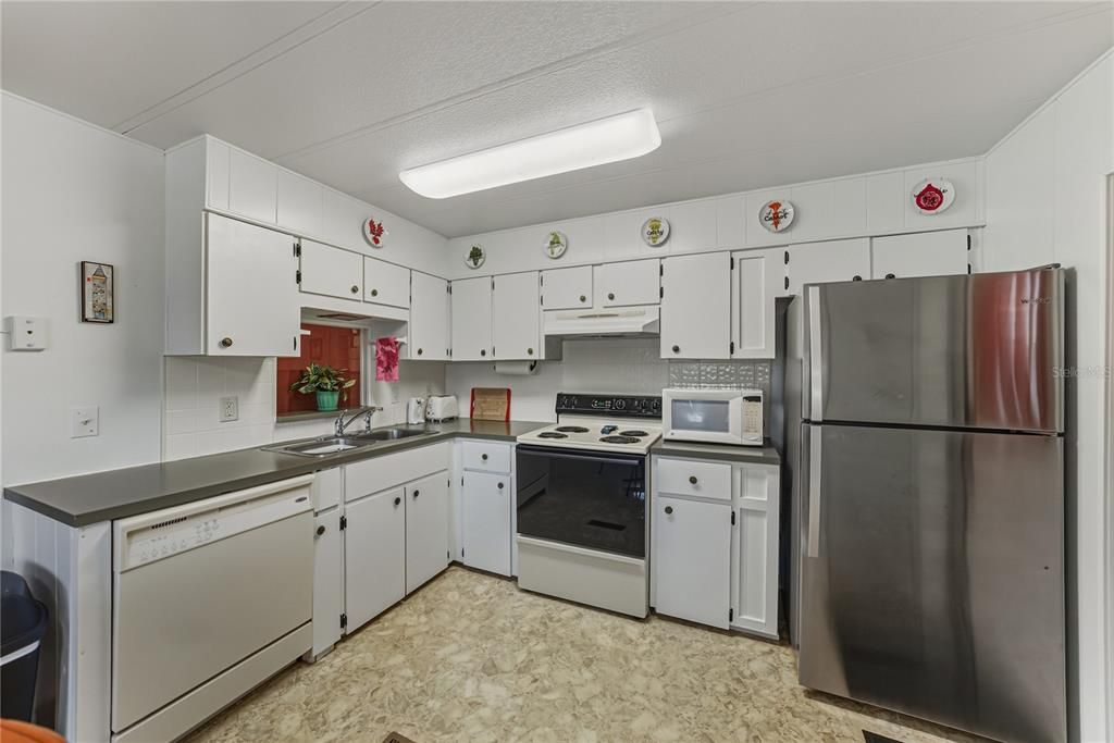 合同活跃: $114,900 (2 贝兹, 2 浴室, 840 平方英尺)