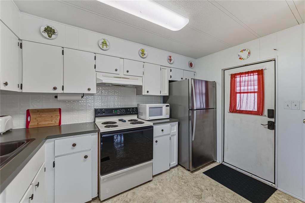 合同活跃: $114,900 (2 贝兹, 2 浴室, 840 平方英尺)