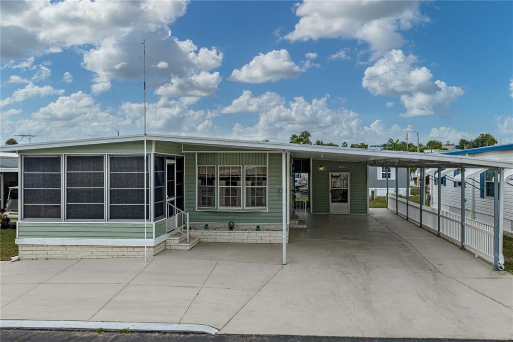 合同活跃: $114,900 (2 贝兹, 2 浴室, 840 平方英尺)