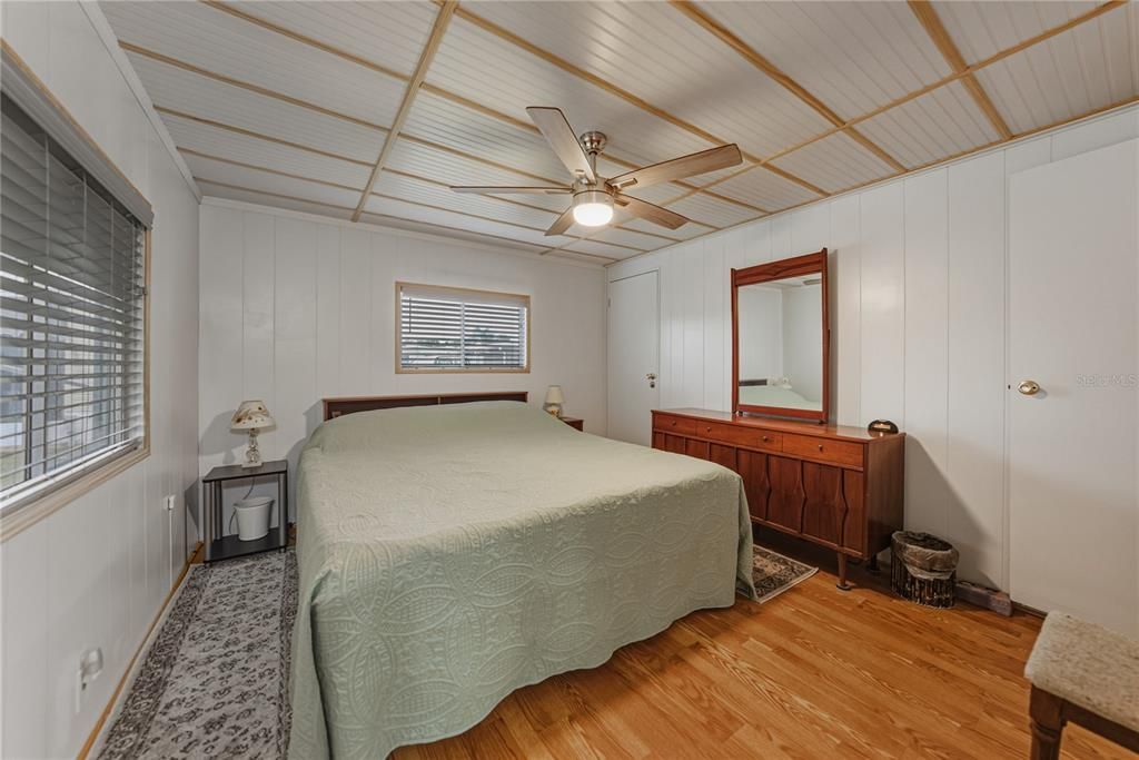 合同活跃: $114,900 (2 贝兹, 2 浴室, 840 平方英尺)