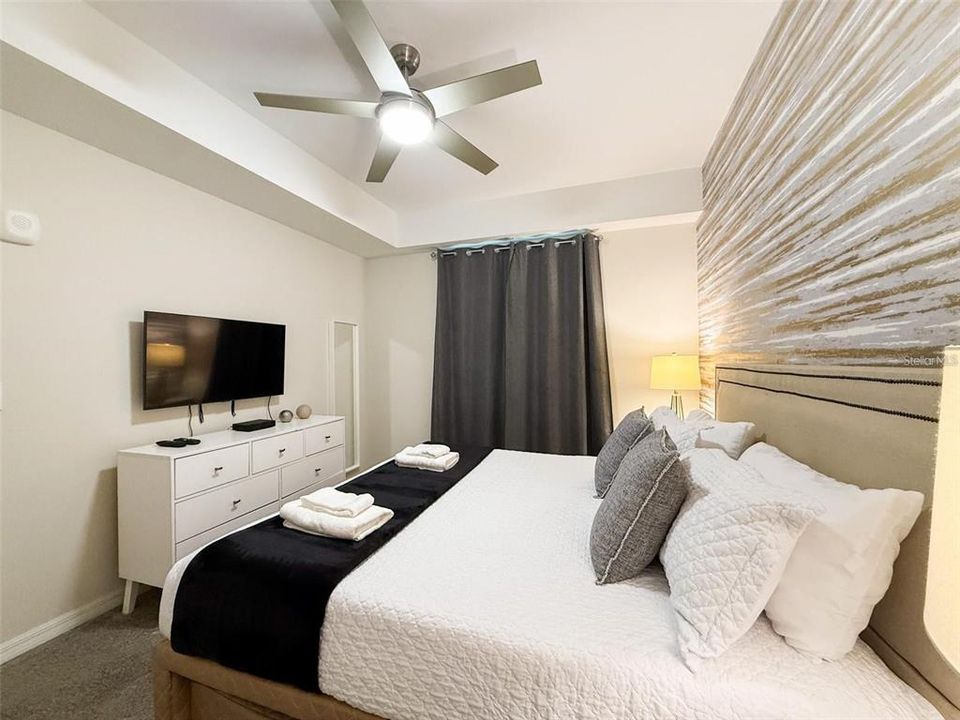 For Sale: $299,900 (2 beds, 2 baths, 1196 Square Feet)