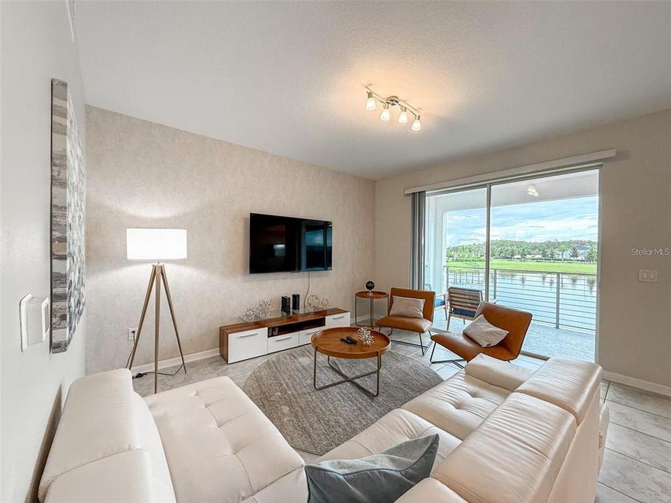 For Sale: $299,900 (2 beds, 2 baths, 1196 Square Feet)