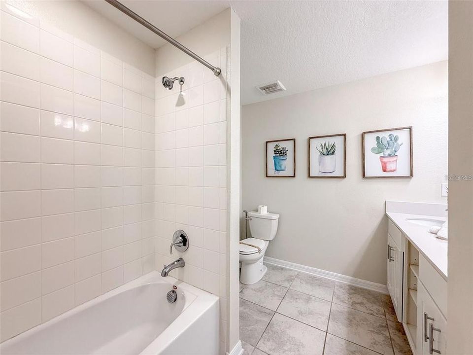 For Sale: $299,900 (2 beds, 2 baths, 1196 Square Feet)