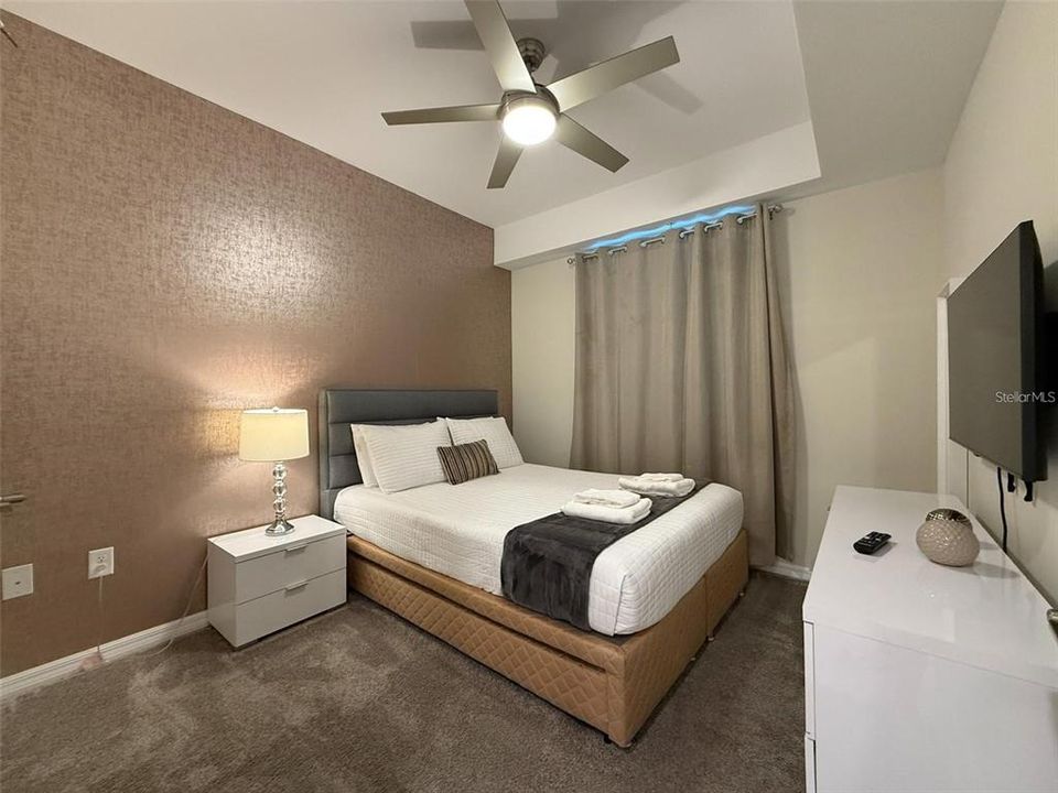 For Sale: $299,900 (2 beds, 2 baths, 1196 Square Feet)