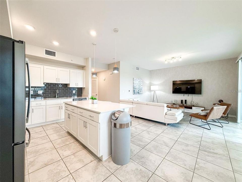 For Sale: $299,900 (2 beds, 2 baths, 1196 Square Feet)