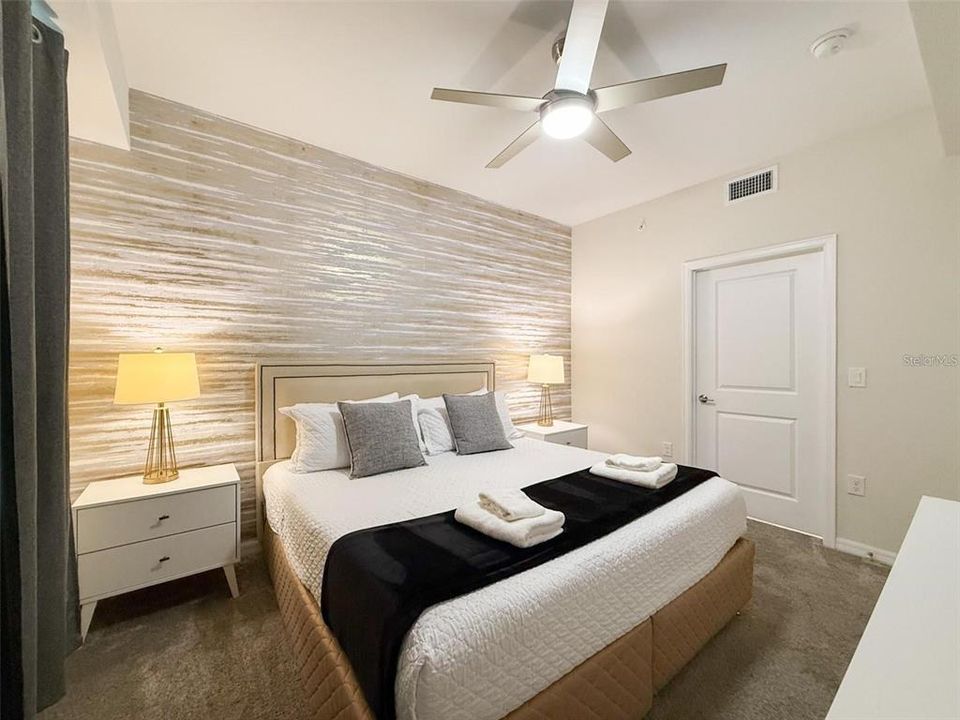 For Sale: $299,900 (2 beds, 2 baths, 1196 Square Feet)