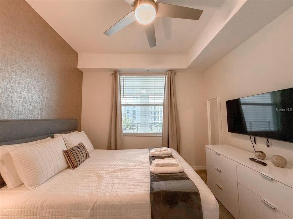 For Sale: $299,900 (2 beds, 2 baths, 1196 Square Feet)