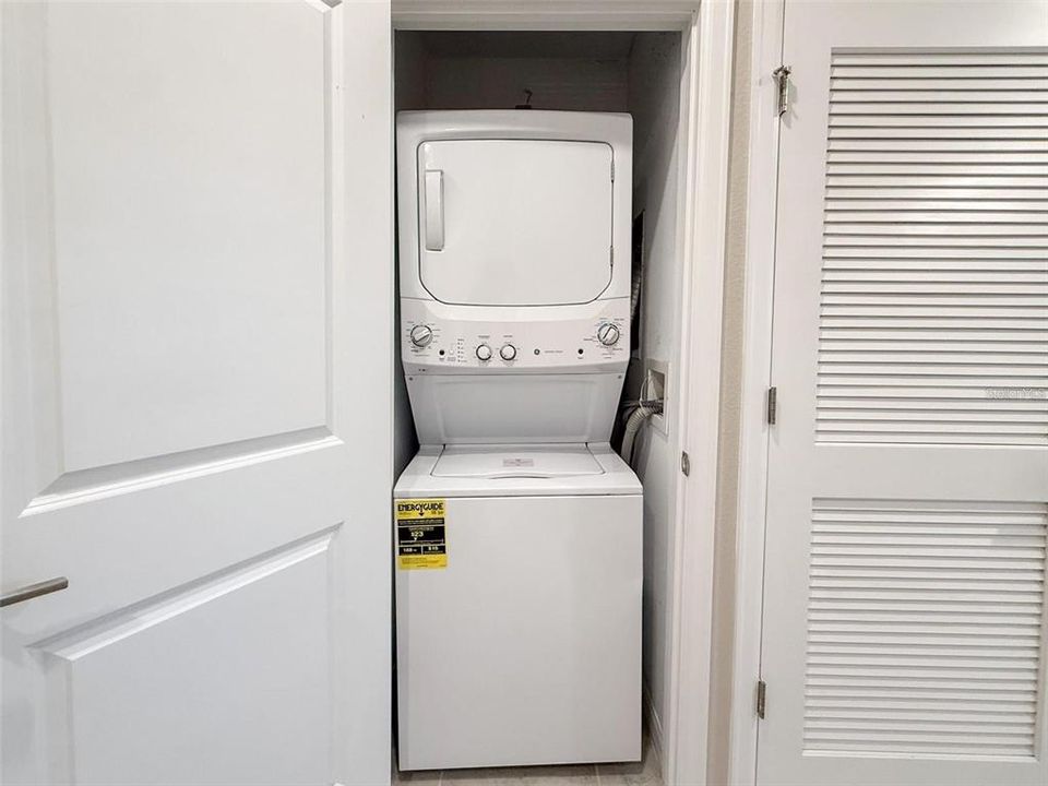 For Sale: $299,900 (2 beds, 2 baths, 1196 Square Feet)